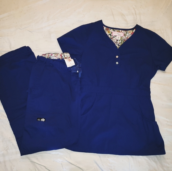koi Other - Koi Scrub Set in Royal Blue size Xsmall EUC koi Other - Koi Scrub Set in Royal Blue size Xsmall EUC